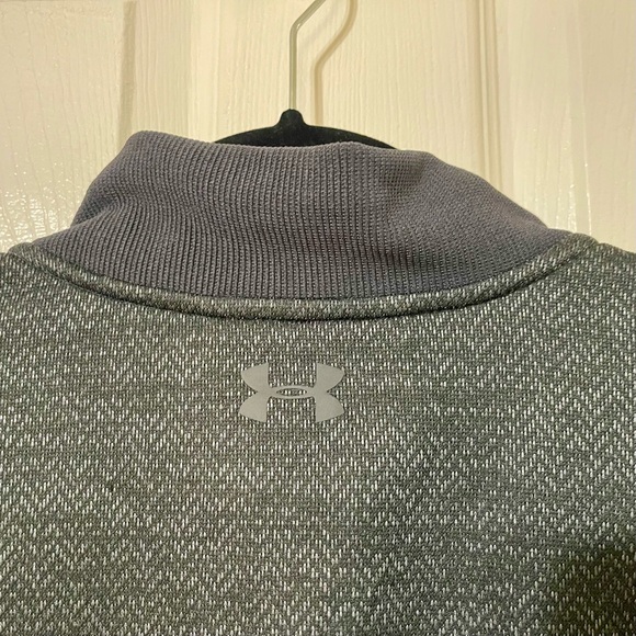 Men’s Under Armour top - Picture 5 of 5